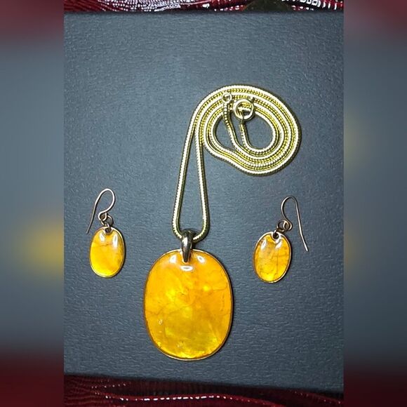Amber Pendant Necklace and Earring Set - Picture 6 of 8